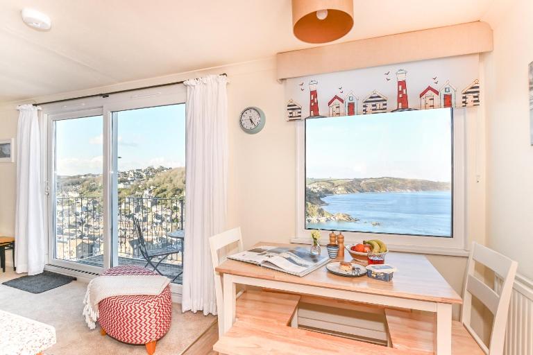 Crows Nest Apartment, at Clipper House with free onsite allocated parking - Ferienwohnung Looe