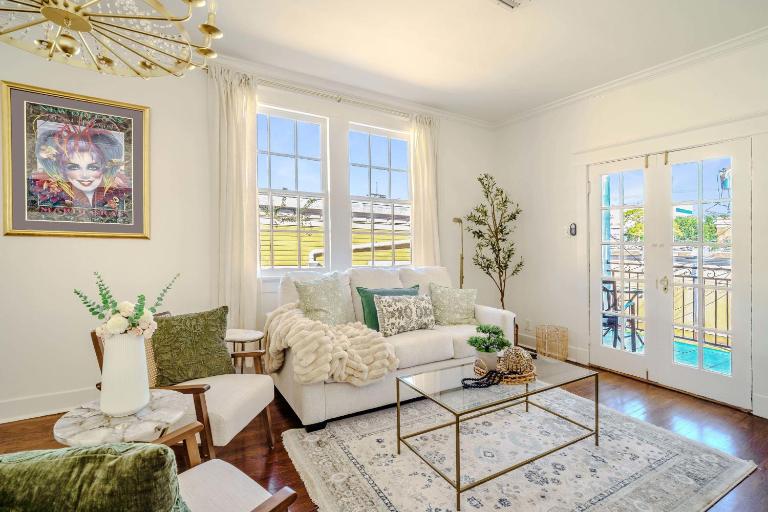 Serene 4 Bedroom Home near French Quarter with Wi-Fi and Parking - B&B New Orleans