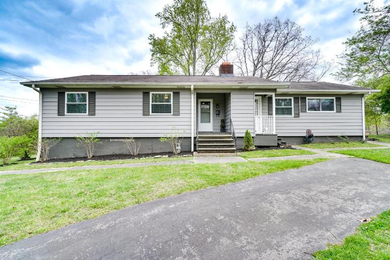 Updated Home: Central Oak Ridge Location - Chambres d'hôtes Oak Ridge