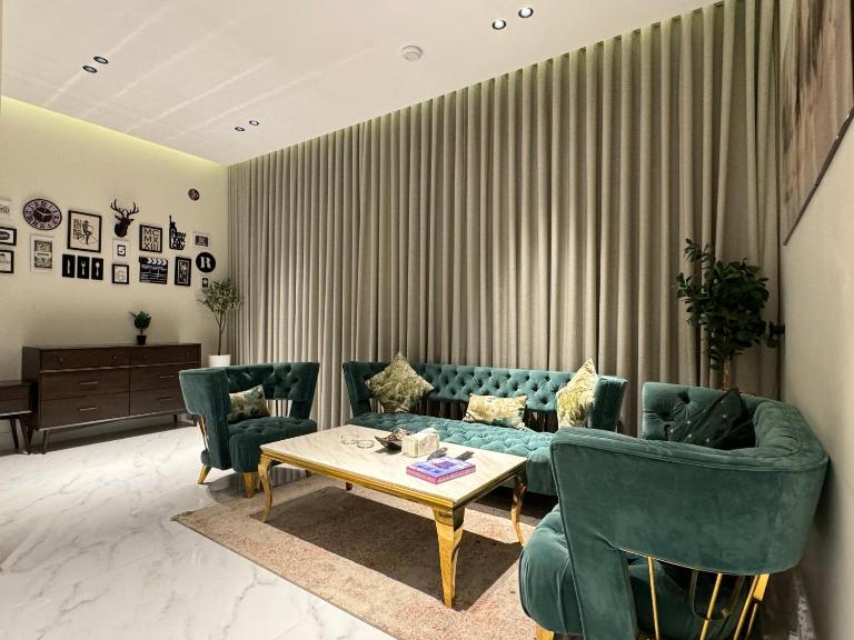 شقة فاخرة ٣ غرف نوم وصالة - B&B Riyadh