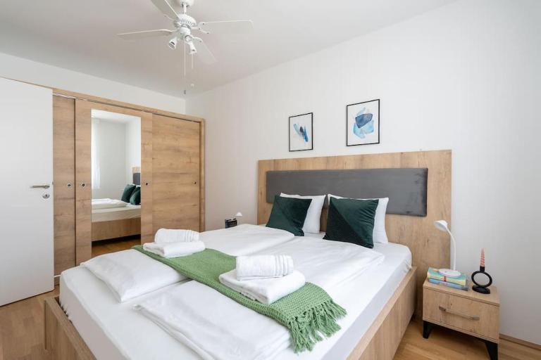 Trendy 1BR, Direct City Access by HM - Bed and Breakfast Wenen