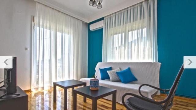 Cosy Colorful House with Private Parking - Ferienwohnung Kavala