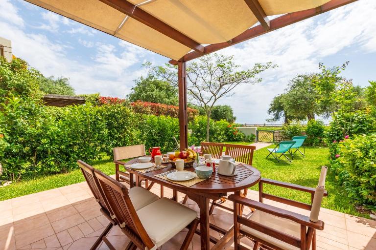 Barbati Seafront Luxury Suites - B&B Barbáti