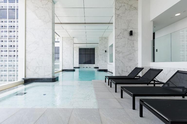 Loft Pool Superior Suite Near jodd Night Market 500mbps Wi-Fi Twin - Bed and Breakfast Bangkok