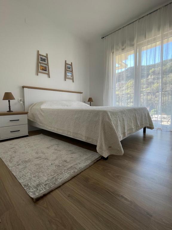 Listik Apartments - B&B Bečići