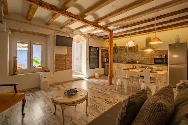 Apartamento en el corazón de Tarragona. Planta baja con patio. - B&B Tarragona