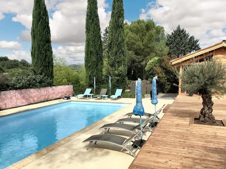 Maison familiale avec piscine partagée à Saint-André-de-Cruzières - B&B Saint-André-de-Cruzières