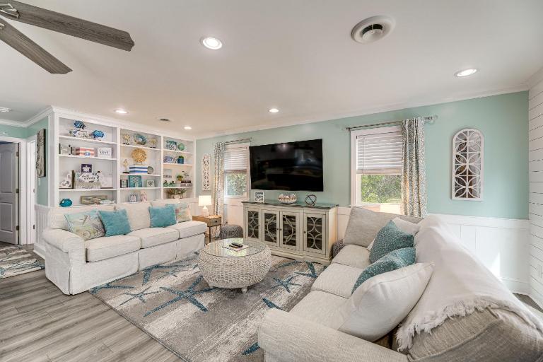 Emerald Isle Beach House: Walk to the Sand! - Ferienwohnung Emerald Isle