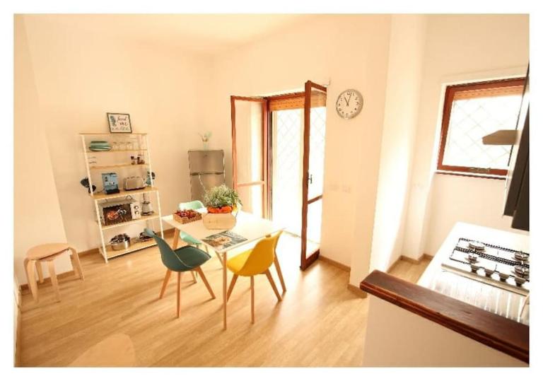 Cozy Coastal Gateway - Bed and Breakfast Lido di Ostia