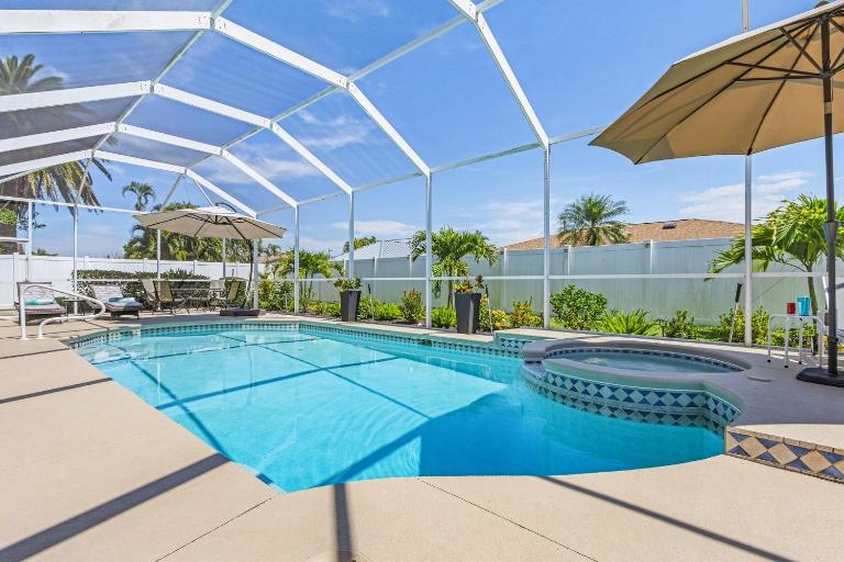Villa Haze, Private Heated Pool & Spa, South Cape Coral - B&B Cape Coral