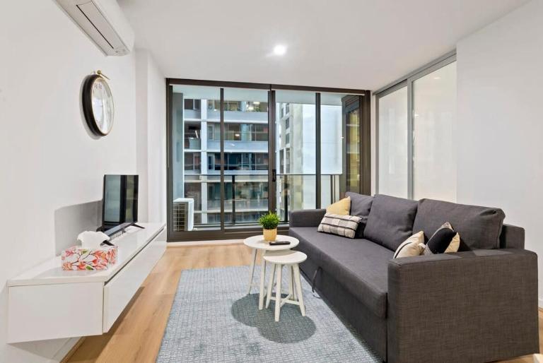 Charming 2BR Apartment with Free Parking - Chambres d'hôtes Melbourne