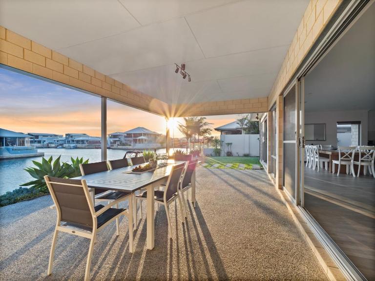 Mariners Cove Luxury Canal Home- Mandurah - B&B Mandurah