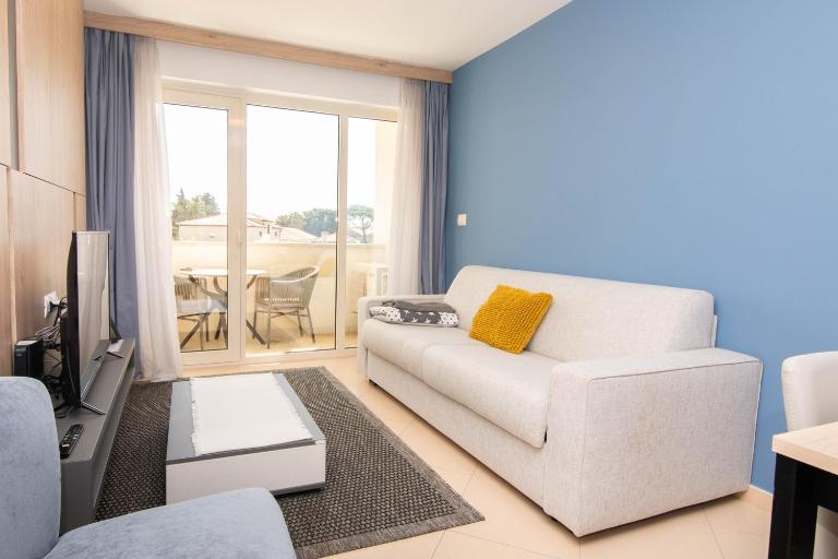 Pet Friendly Apartment Blue Ocean Umag - Ferienwohnung Umag