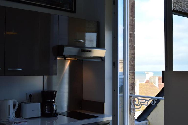 Le Joffre - studio sur la digue en centre ville - B&B Arromanches-les-Bains