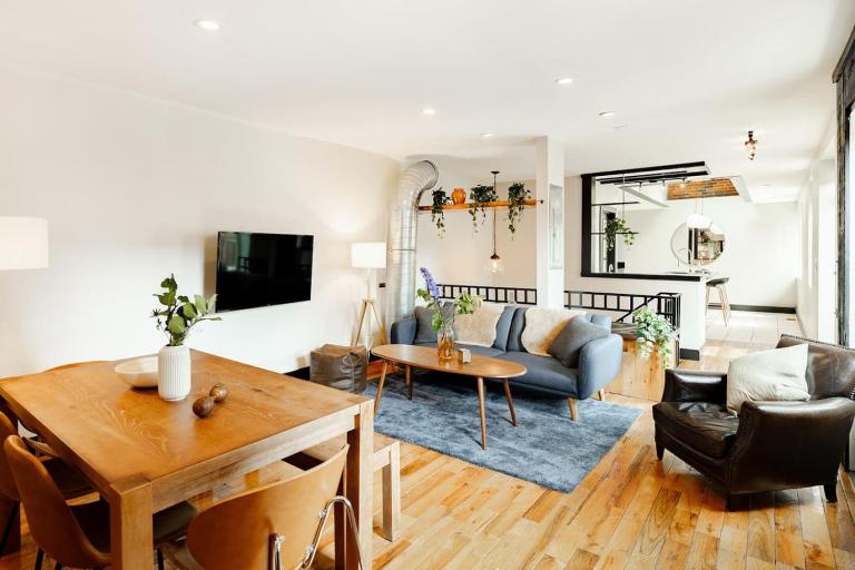 Lux Parkside 1BR - Patio - Sun Deck - Free Parking - B&B Cincinnati