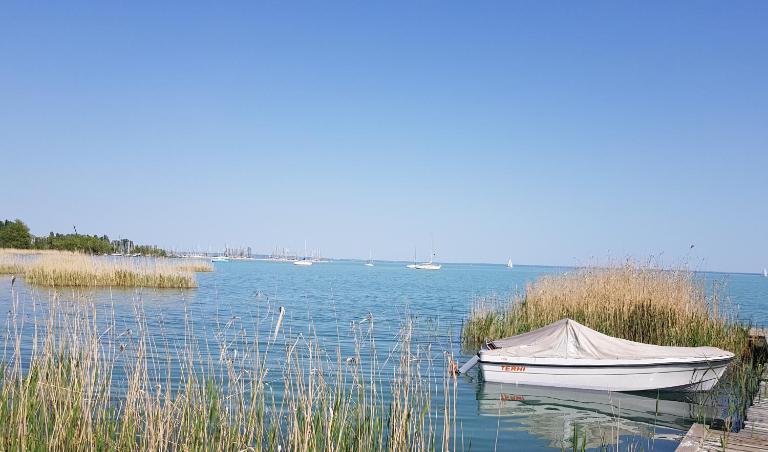 Coastline Balaton Apartment - B&B Alsóörs