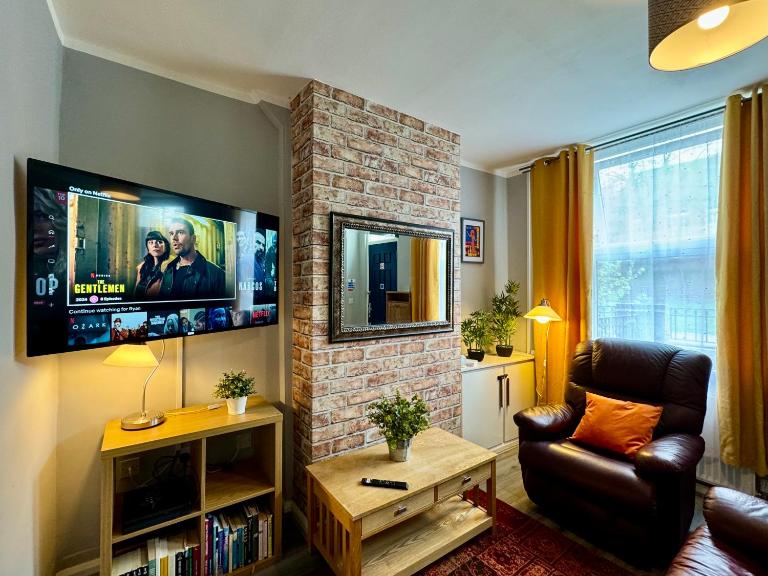 Waterloo House - Great for Contractors or Family Holidays - B&B Nottingham