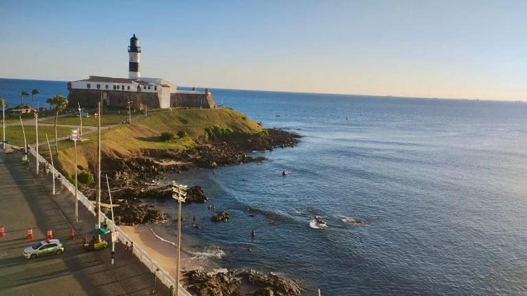 Apartamento Vista Farol da Barra com 2 Quartos - B&B Salvador