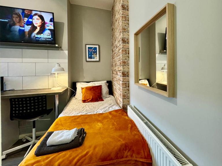 Limpenny Studio - Cityscape Cozy Corner - Bed and Breakfast Nottingham