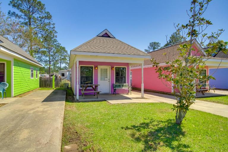 Biloxi Resort Cottage w/ Pool & Lake Access! - Bed and Breakfast Biloxi