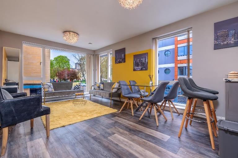 Peaceful Garden View Flat with Lift Access - Ferienwohnung Bristol