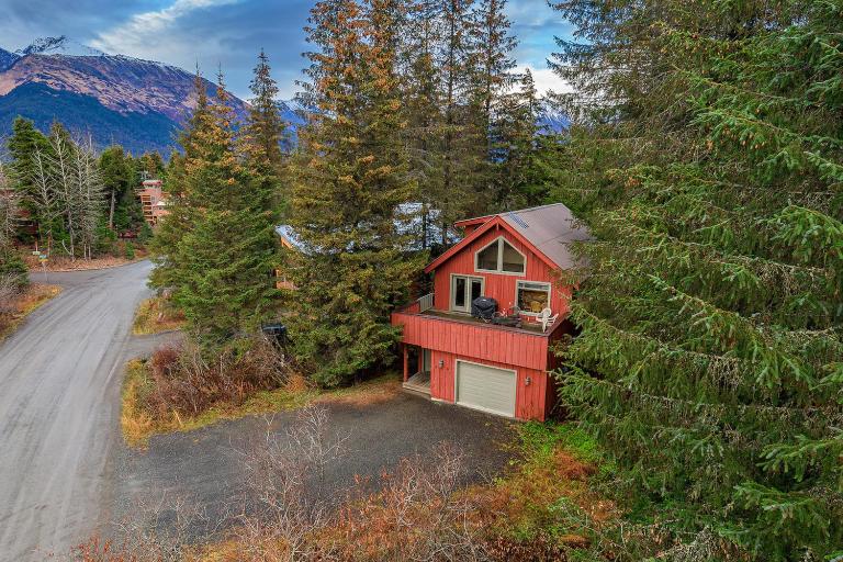 Mountain Creek Chalet - Bed and Breakfast Girdwood