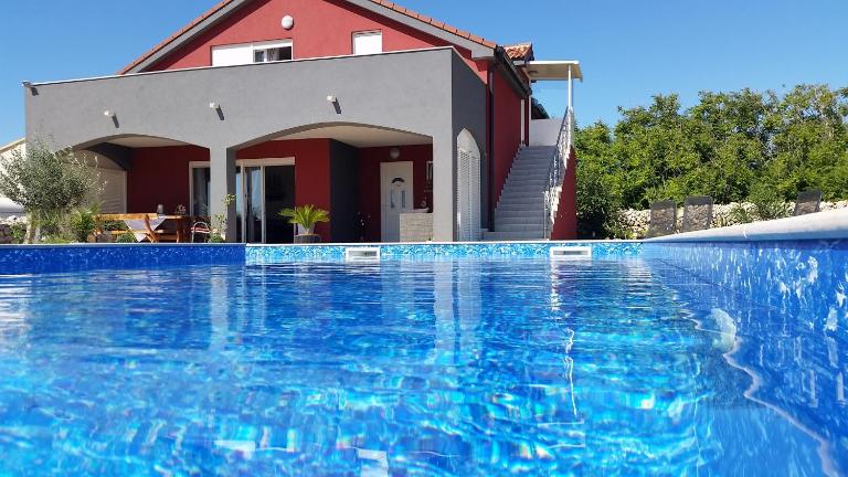 House with swimming pool Blue Diamond - B&B Povljana