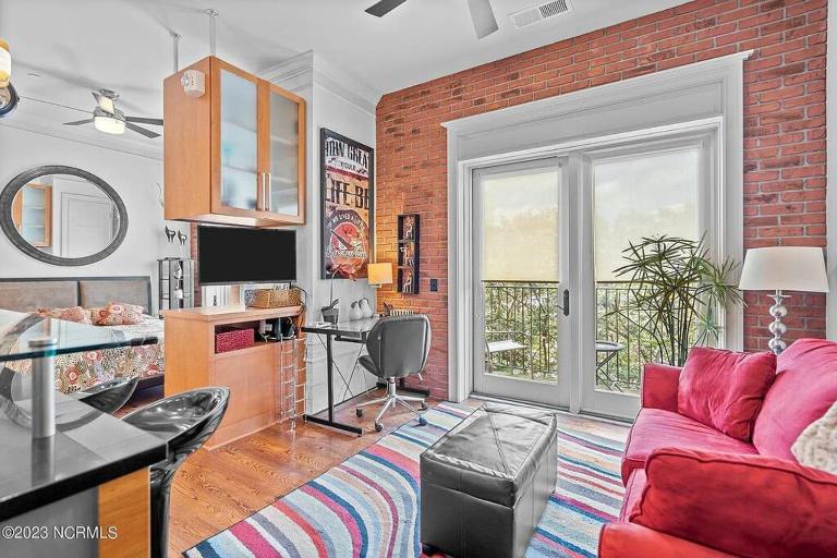 Downtown Condo*Balcony*River*Pet Friendly*Beach - Bed and Breakfast Wilmington