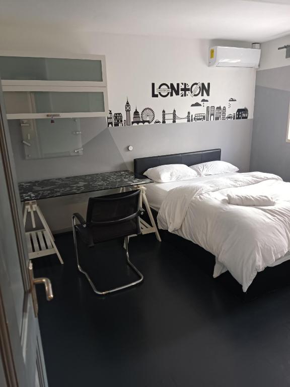 En-suite Soft Water Air Conditioning TV NEO - B&B London