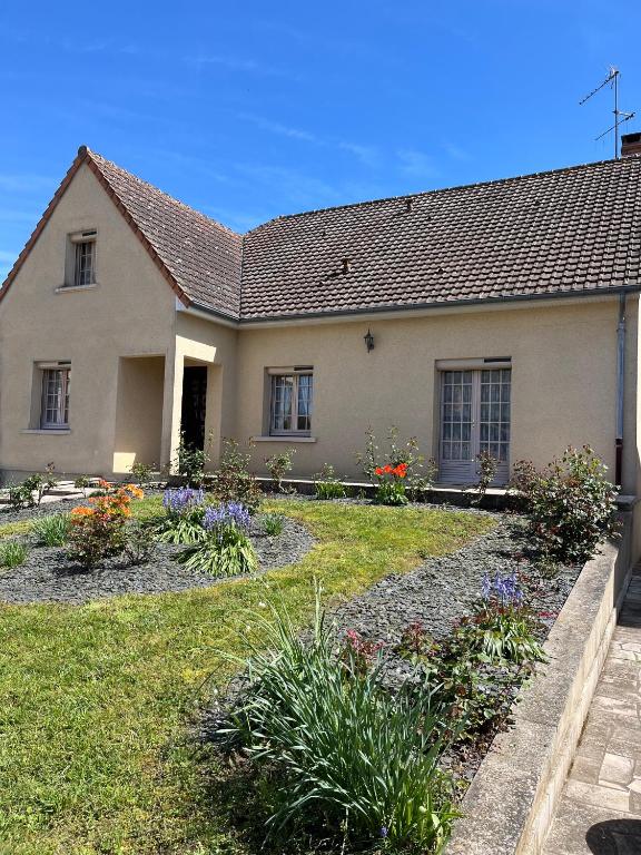Spacieuse maison de village - Chambres d'hôtes Luché-Pringé