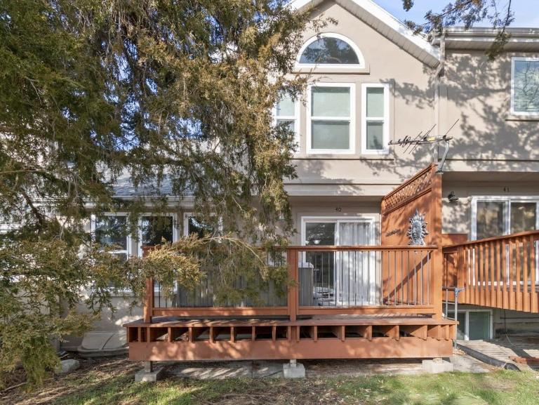 Lovely 4 BDR Home with Private Hot Tub Near Trails - B&B Cottonwood Heights