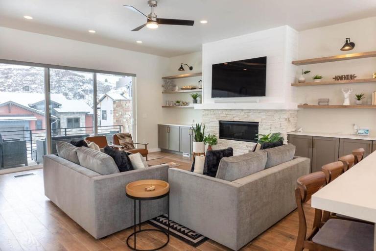 Pristine 3BR with Hot Tub 15min to Park City - Chambres d'hôtes Daniel
