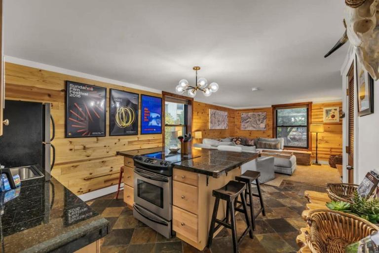 Stylish Walk to Ski Slopes - Bed and Breakfast Park City