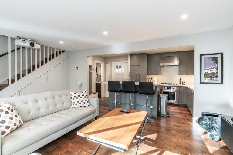 Luxurious 2BD Smart Home Near Beach - Bed and Breakfast Tahoe City