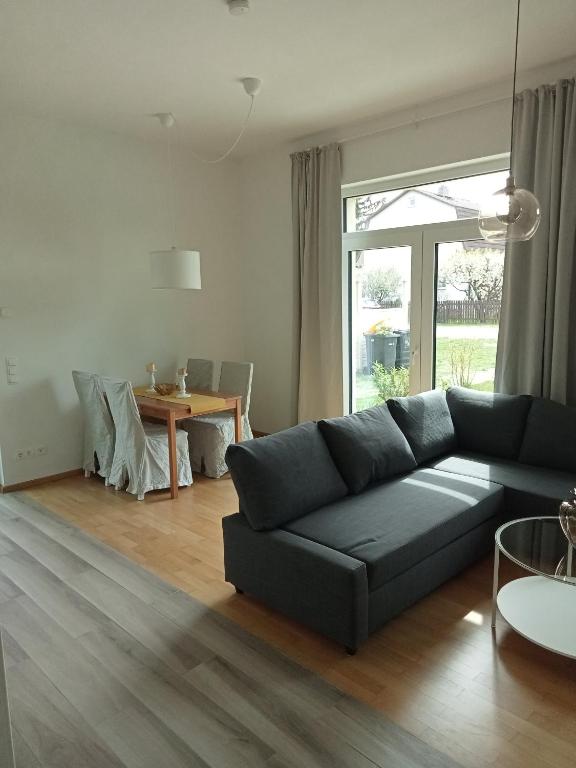 Stadtgrün 1, Ruhiges Apartment mit Terrasse und kostenlosem Parkplatz, ideal für Berlin-Besucher - B&B Berlino
