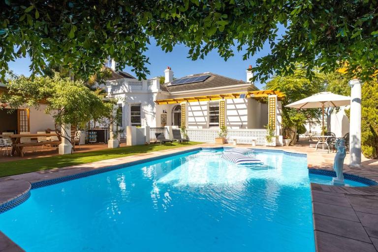Charles Manor - B&B Cape Town