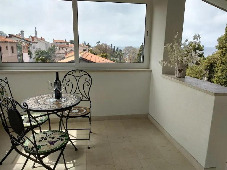 Rovinj Apartment with Balcony & Parking, Claudia - Chambres d'hôtes Rovinj