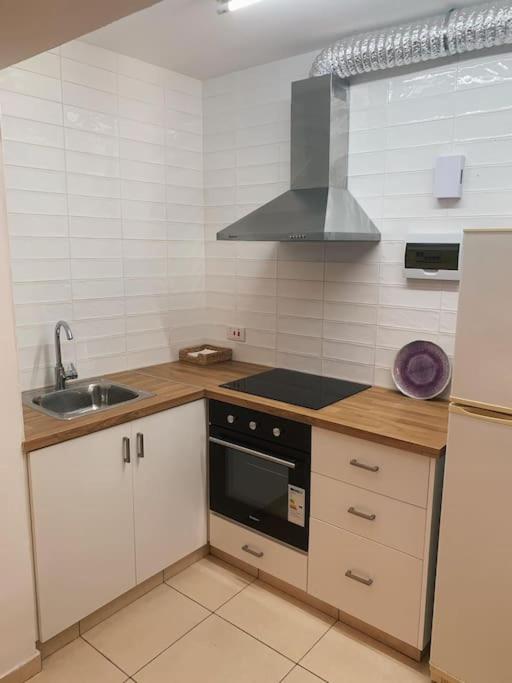 Cozy & tiny & newly renovated rental house - B&B Larnaka