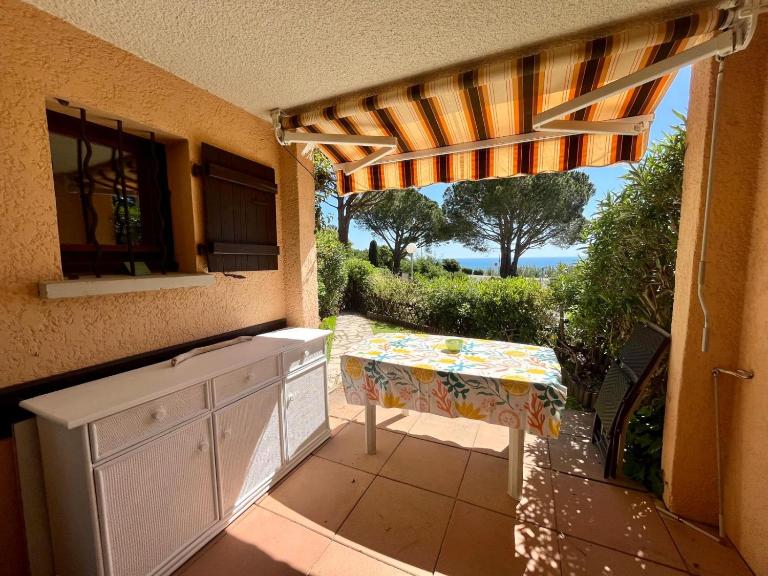 Les Issambres, appt accès direct plage sable, idéal 4 pers, vue mer, Clim - Ferienwohnung Roquebrune-sur-Argens