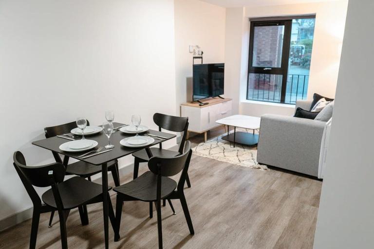 Contemporary 1 Bed Apartment in Central Liverpool - B&B Liverpool