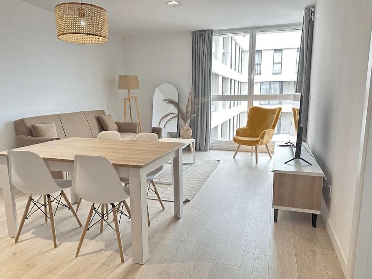 Jacinto Benavente 15, 5A con Parking gratis by YBH - B&B Vigo