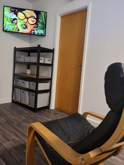 DE1 Studio Apartment Heart of City - Ferienwohnung Derby