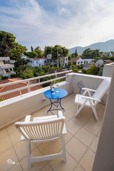 Alexander - Seaside Studio With Amazing View in Nea Makri - Bed and Breakfast Nea Makri