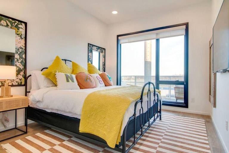 Stylish downtown condo w/ pool & parking - Ferienwohnung Nashville