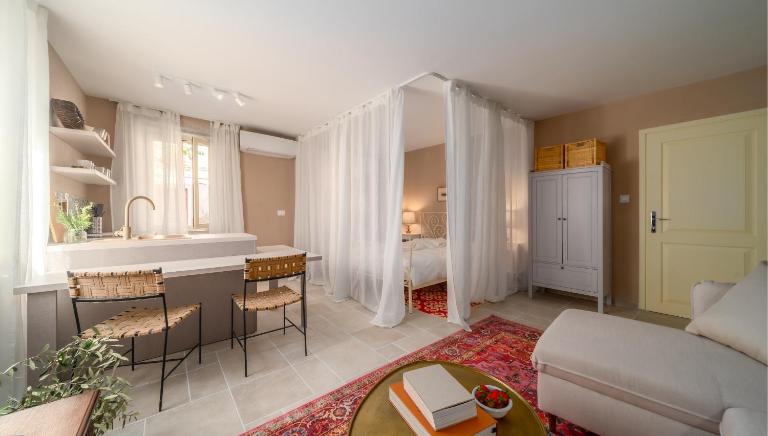 Heritage Studio With Airy Vibes at Montalbano Residence - Ferienwohnung Rovinj