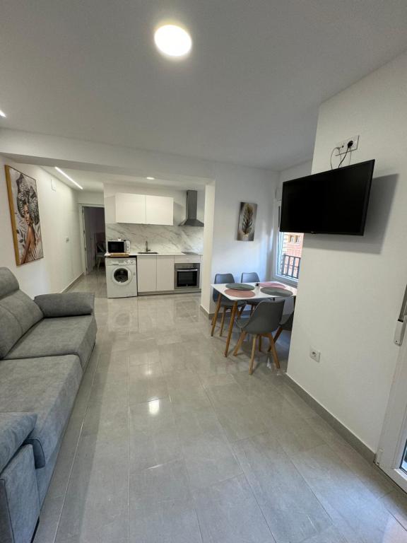 Apartamento África en centro moderno con balcón - B&B Almansa