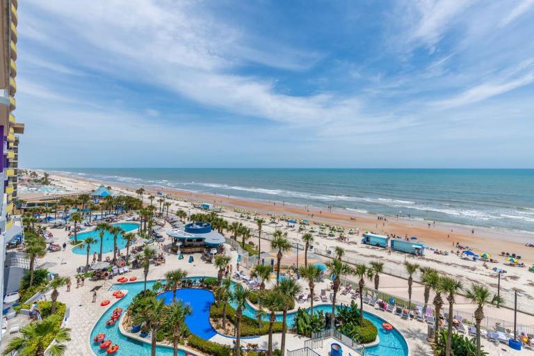 Seventh Floor Serenity, Updated 3BR with OceanFront Private Balcony at The Wyndham Ocean Walk Resort - B&B Daytona Beach
