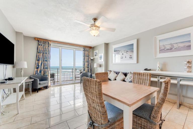 Oceanfront Bliss 3BR Direct Ocean Front Retreat on the 4th Floor at The WyndhamOcean Walk Resort - Ferienwohnung Daytona Beach