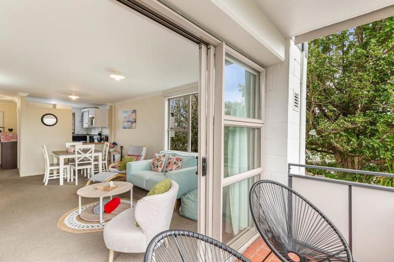 Lovely 2-Bedroom Rental with Parking Zodiak Stays - B&B Auckland