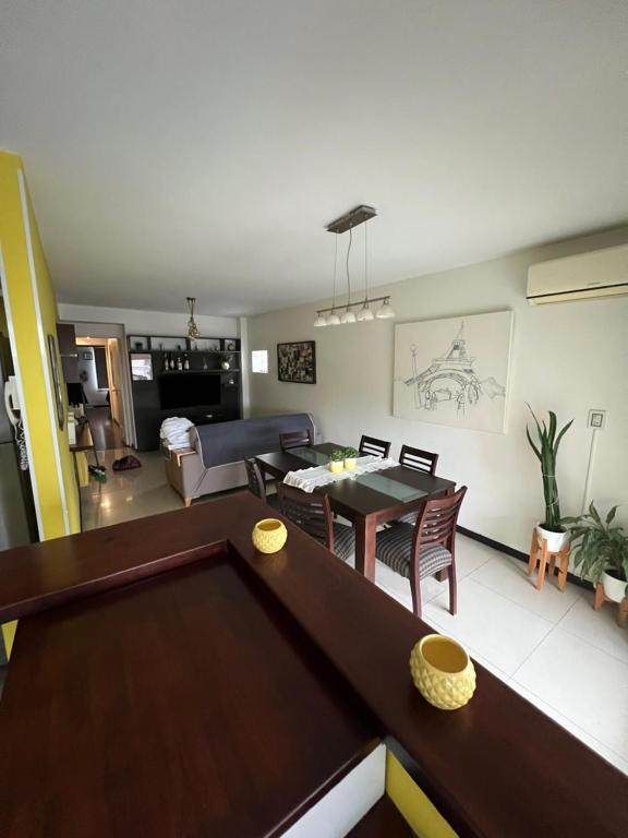 MORENO. DEPTO 2 DORMITORIOS DE CATEGORIA EN PLENO CENTRO. 2 BAÑOS. AMENITIES. COCHERA OPCIONAL - B&B Rosario